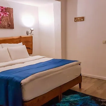 מלון Rebetiko 4*