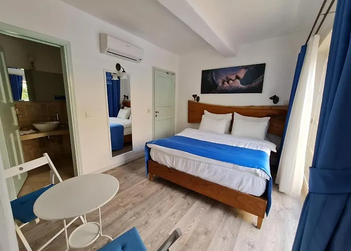 Rebetiko Hotel